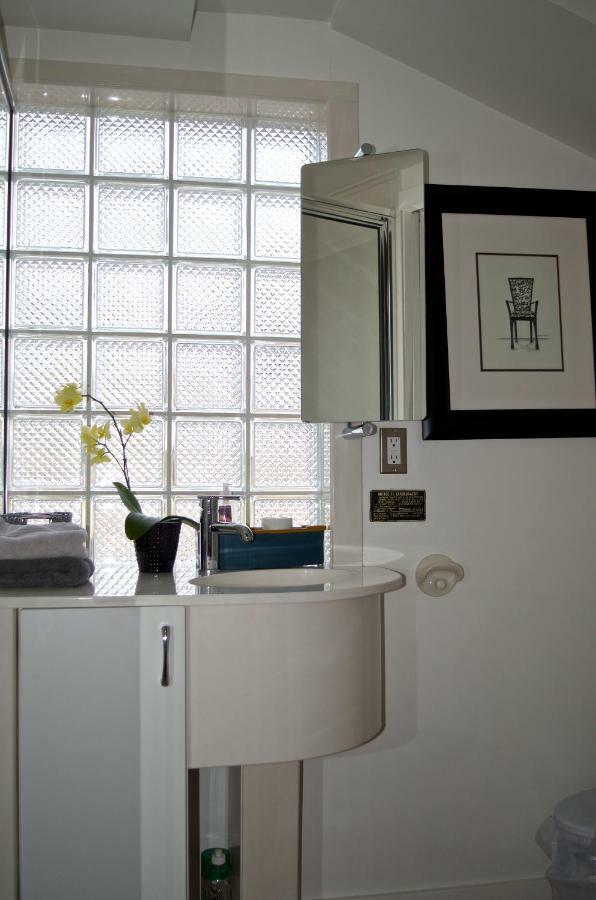 A Float Home B&B In Fisherman'S Wharf Victoria